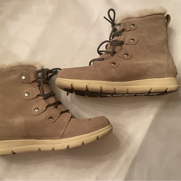 Sorel Women’s Beige Mid Calf Lace Up Winter Boots Size 10.  Barely worn! - Picture 4 of 9